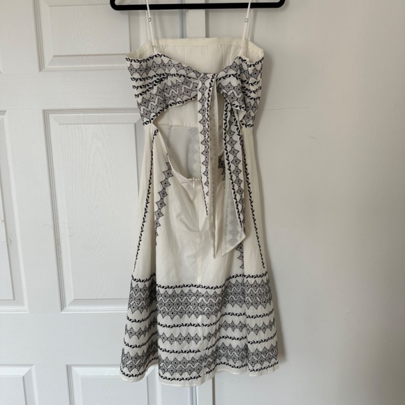 White & black BCBG sundress - Picture 2 of 3
